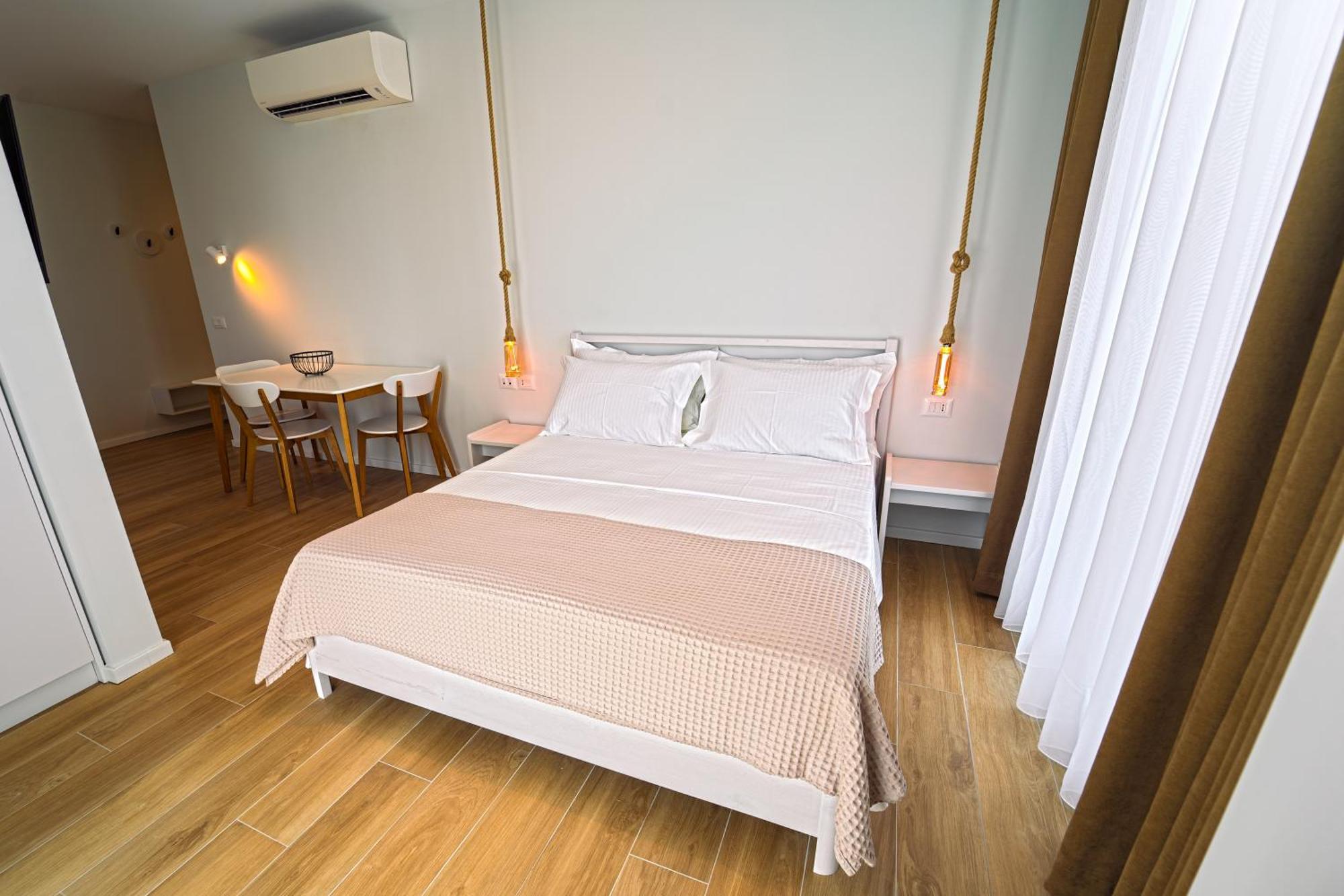Hotel Vila 19 Dhërmi Екстериор снимка