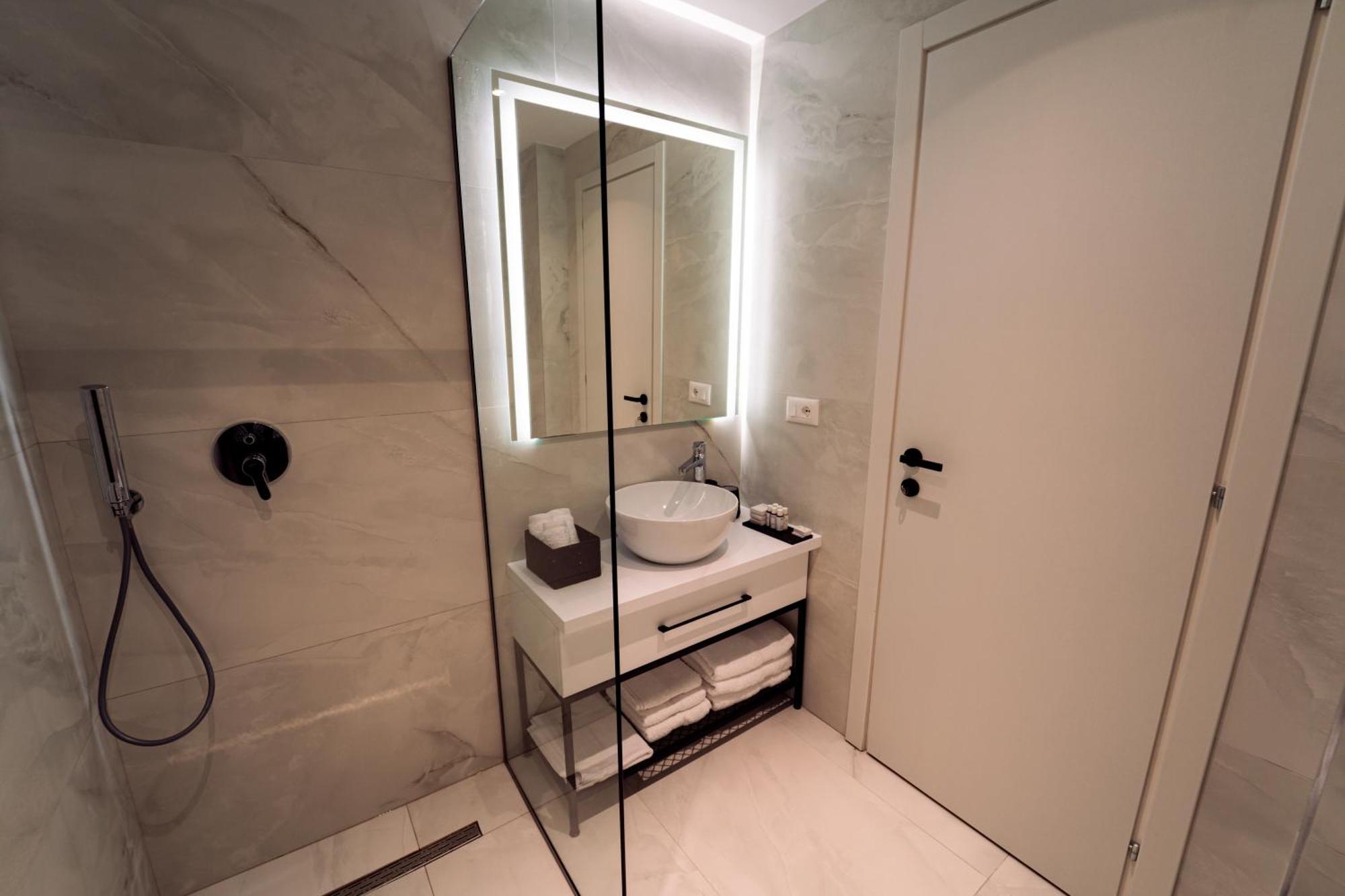 Hotel Vila 19 Dhërmi Екстериор снимка