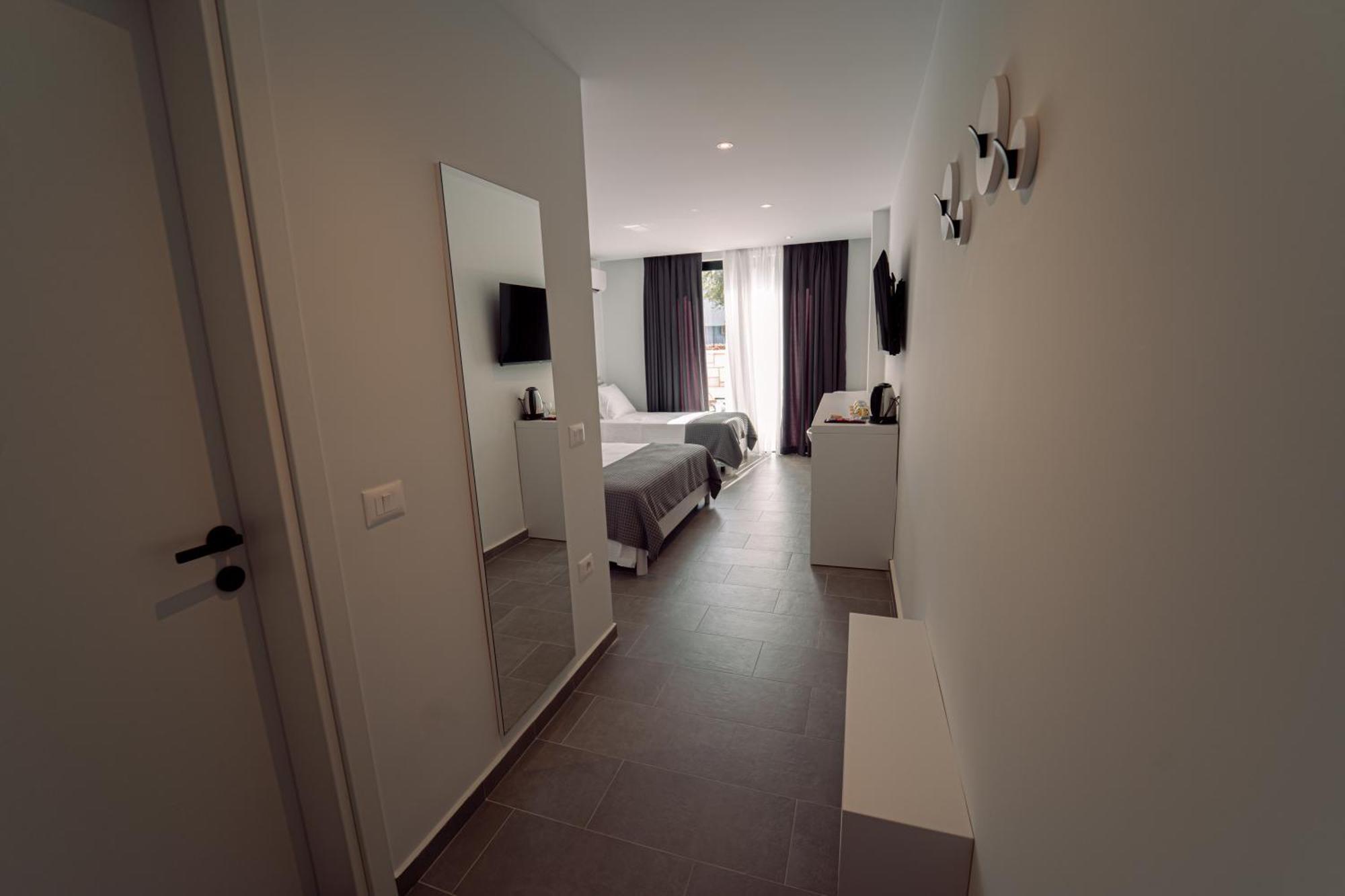 Hotel Vila 19 Dhërmi Екстериор снимка