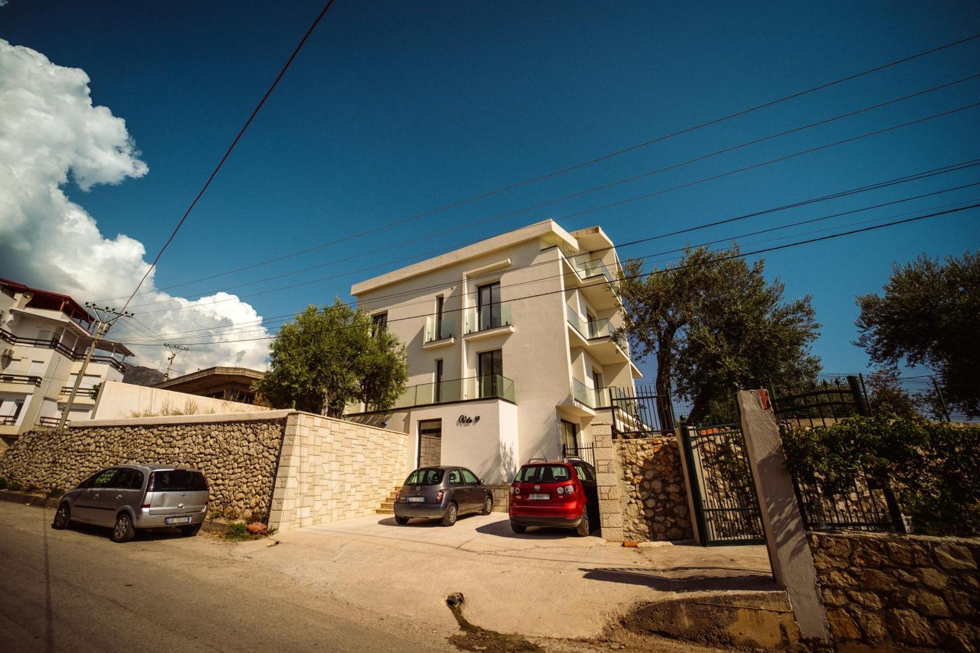 Hotel Vila 19 Dhërmi Екстериор снимка
