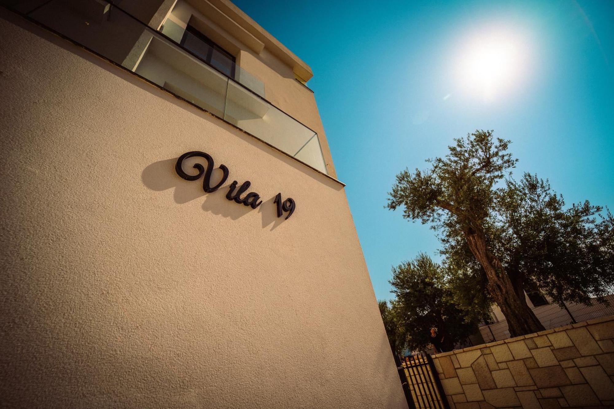 Hotel Vila 19 Dhërmi Екстериор снимка